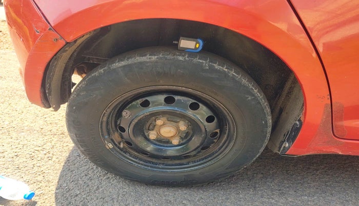 2010 Maruti Swift VXI, Petrol, Manual, 75,568 km, tyre