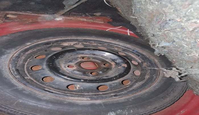 2010 Maruti Swift VXI, Petrol, Manual, 75,568 km, tyre