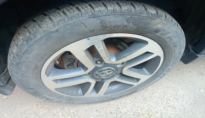 2017 Tata Hexa XT 4X2 6 STR, Diesel, Manual, 1,27,000 km, tyre