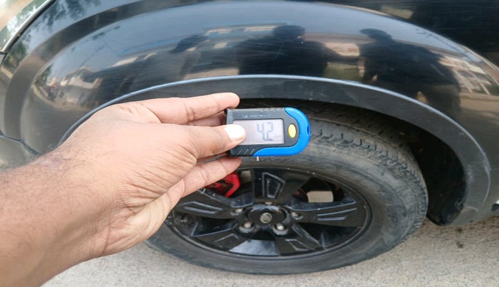 2014 Mahindra XUV500 W8, Diesel, Manual, 1,61,141 km, tyre