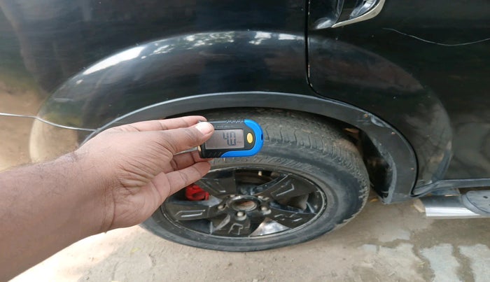 2014 Mahindra XUV500 W8, Diesel, Manual, 1,61,141 km, tyre