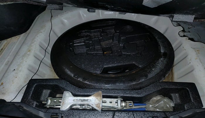 2016 Maruti Ciaz ZDI SHVS, Diesel, Manual, 1,00,139 km, tyre