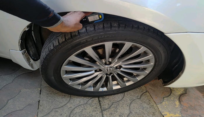 2016 Maruti Ciaz ZDI SHVS, Diesel, Manual, 1,00,139 km, tyre