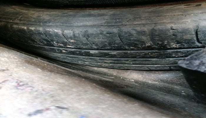 2016 Maruti Ciaz ZDI SHVS, Diesel, Manual, 1,02,352 km, tyre