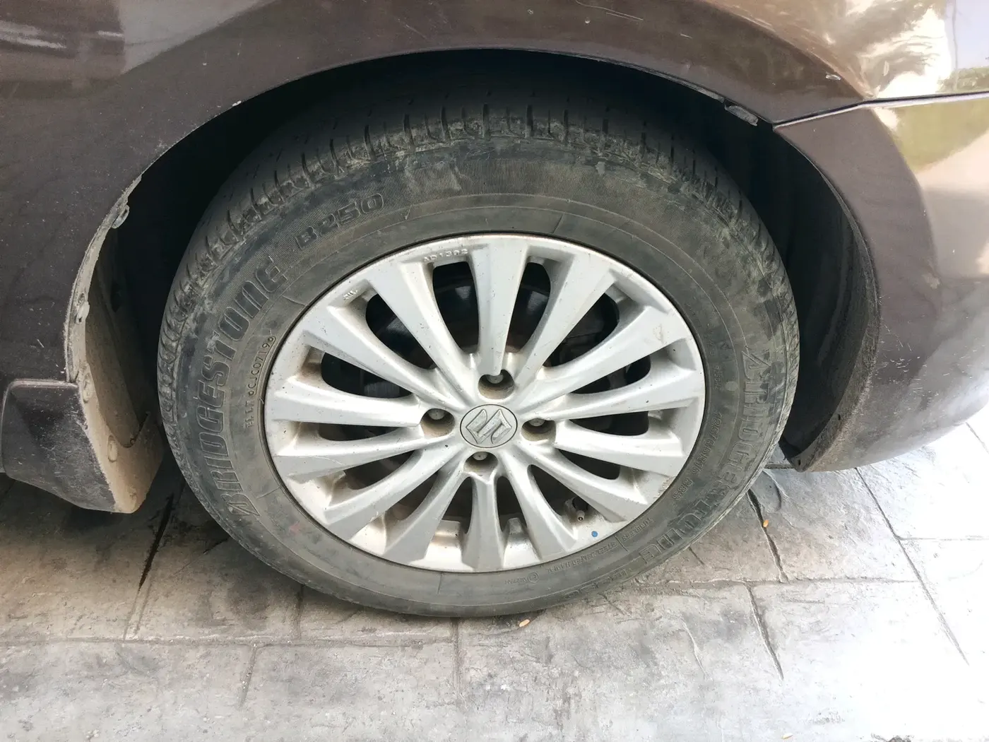 2016 Maruti Ciaz ZDI SHVS, Diesel, Manual, 1,02,352 km, tyre