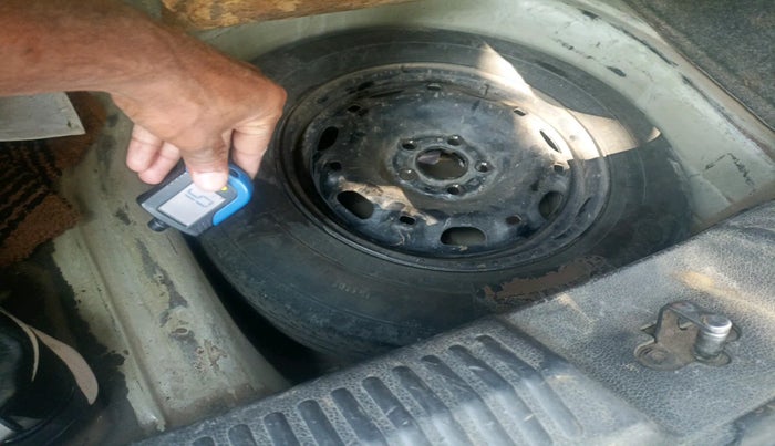 2012 Volkswagen Polo COMFORTLINE 1.2L, Diesel, Manual, 1,43,664 km, tyre