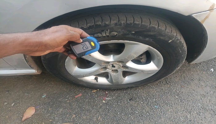 2012 Volkswagen Polo COMFORTLINE 1.2L, Diesel, Manual, 1,43,664 km, tyre