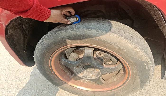 2015 Mahindra TUV300 T8 AMT, Diesel, Automatic, 81,116 km, tyre