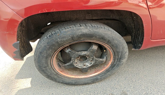 2015 Mahindra TUV300 T8 AMT, Diesel, Automatic, 81,116 km, tyre