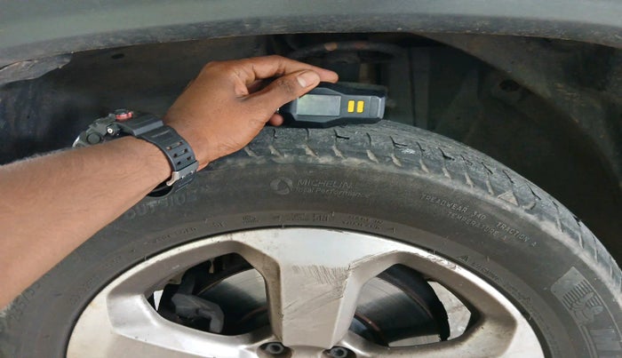 2017 Jeep Compass LIMITED 1.4 PETROL AT, Petrol, Automatic, 1,41,610 km, tyre