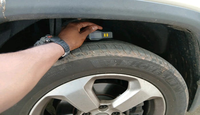 2017 Jeep Compass LIMITED 1.4 PETROL AT, Petrol, Automatic, 1,41,610 km, tyre