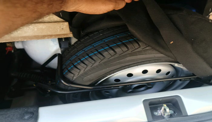 2025 Maruti New Wagon-R LXI CNG 1.0, Petrol, Manual, 345 km, tyre