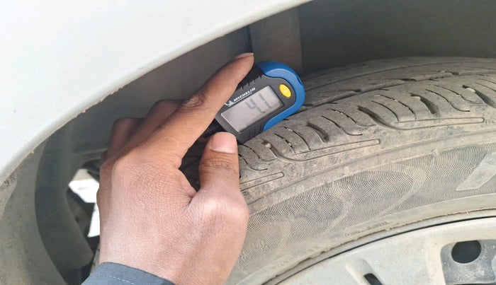 2010 Maruti Swift VXI, Petrol, Manual, 92,342 km, tyre