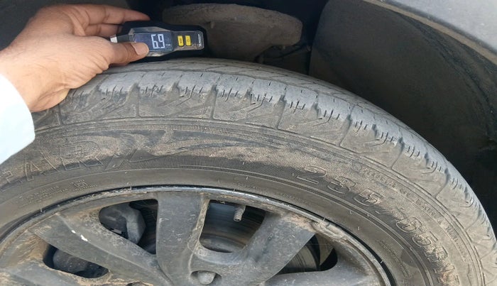 2016 Mahindra XUV500 W10 AT, Diesel, Automatic, 77,975 km, tyre