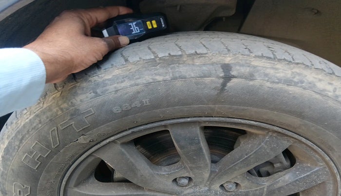 2016 Mahindra XUV500 W10 AT, Diesel, Automatic, 77,975 km, tyre