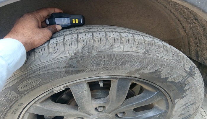 2016 Mahindra XUV500 W10 AT, Diesel, Automatic, 77,975 km, tyre