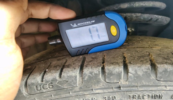 2010 Volkswagen Polo HIGHLINE1.2L, Petrol, Manual, 1,68,689 km, tyre