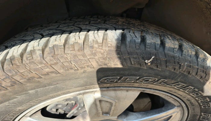 2013 Mahindra XUV500 W8, Diesel, Manual, 97,091 km, tyre