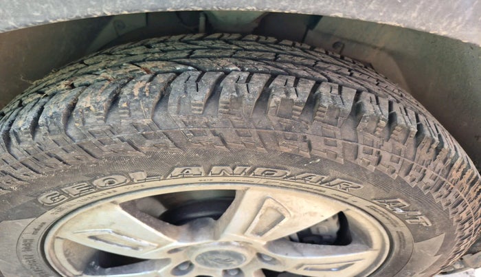 2013 Mahindra XUV500 W8, Diesel, Manual, 97,091 km, tyre