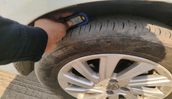 2016 Maruti Swift Dzire ZDI, Diesel, Manual, 1,30,215 km, tyre