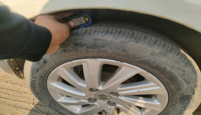 2016 Maruti Swift Dzire ZDI, Diesel, Manual, 1,30,215 km, tyre