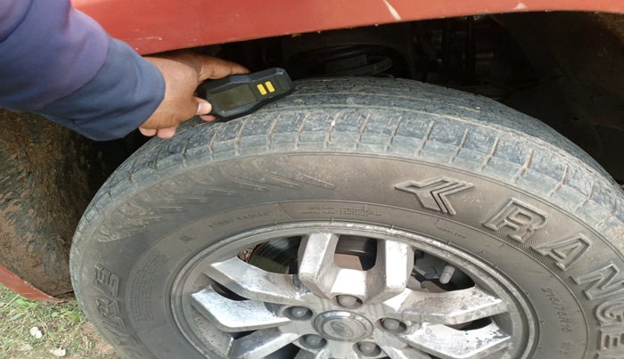 2016 Mahindra TUV300 T8, Diesel, Manual, 1,39,442 km, tyre