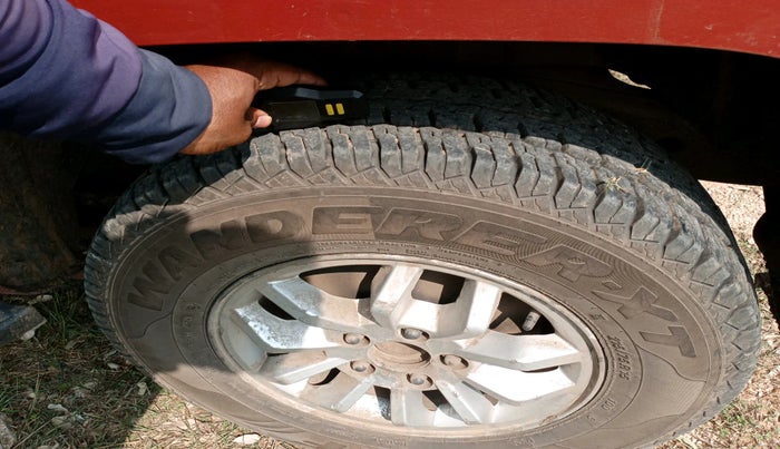 2016 Mahindra TUV300 T8, Diesel, Manual, 1,39,442 km, tyre