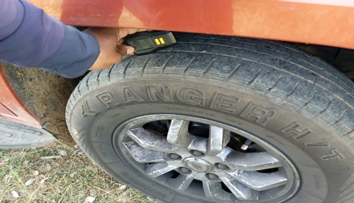 2016 Mahindra TUV300 T8, Diesel, Manual, 1,39,442 km, tyre