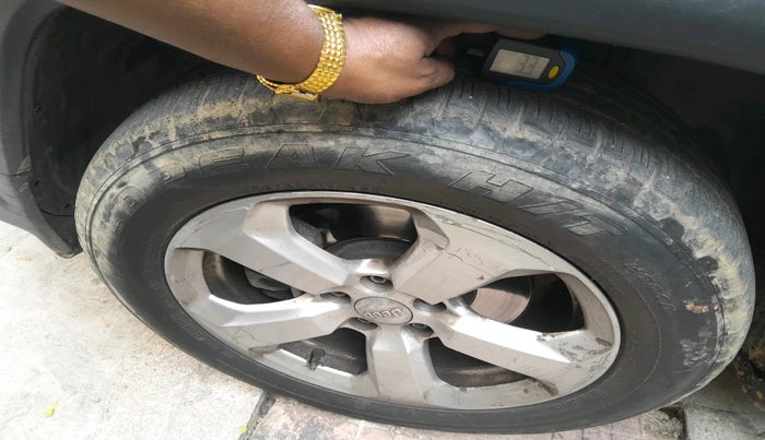 2018 Jeep Compass LIMITED (O) 1.4 PETROL AT, Petrol, Automatic, 1,42,740 km, tyre