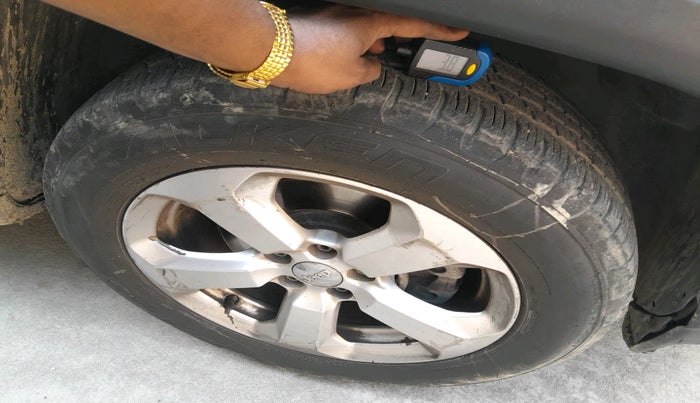 2018 Jeep Compass LIMITED (O) 1.4 PETROL AT, Petrol, Automatic, 1,42,740 km, tyre