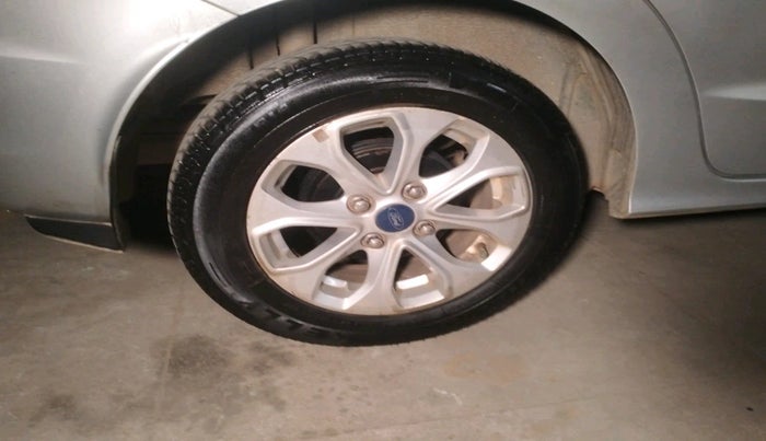 2016 Ford Figo Aspire TITANIUM 1.2 PETROL, Petrol, Manual, 80,620 km, tyre