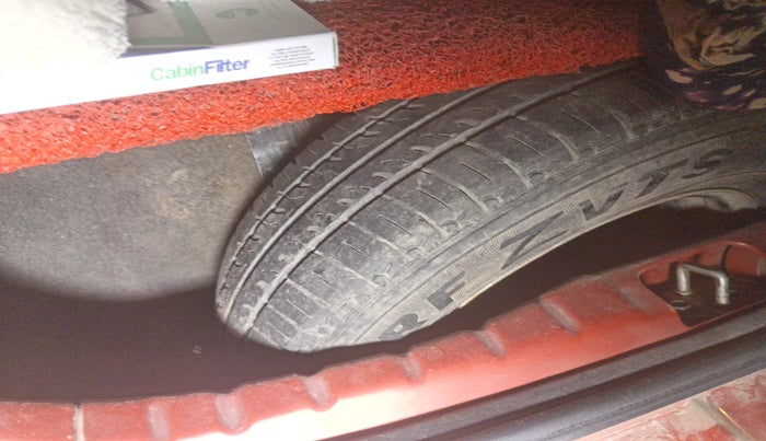 2011 Hyundai Eon ERA, Petrol, Manual, 65,837 km, tyre