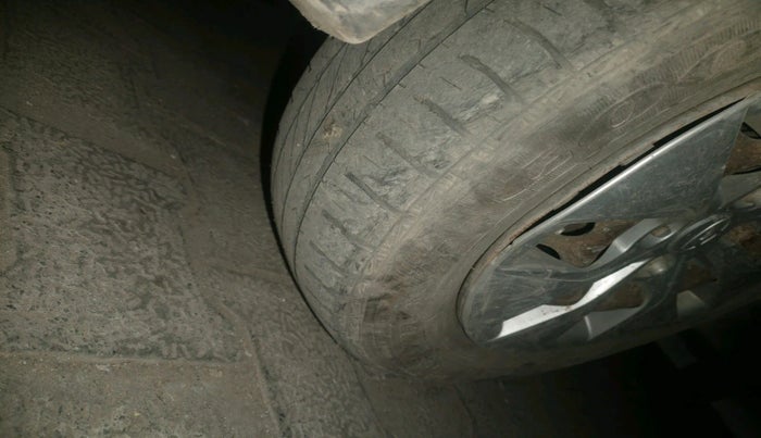 2018 Hyundai Xcent E, Petrol, Manual, 1,39,436 km, tyre