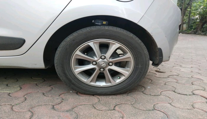 2015 Hyundai Grand i10 ASTA (O) 1.2 KAPPA VTVT, Petrol, Manual, 15,736 km, tyre