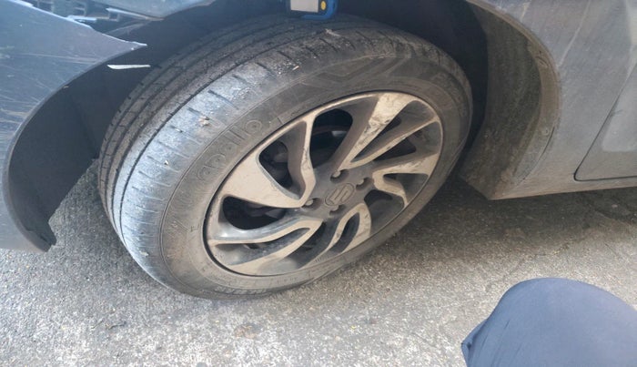 2021 Maruti Baleno ZETA PETROL 1.2, Petrol, Manual, 42,399 km, tyre