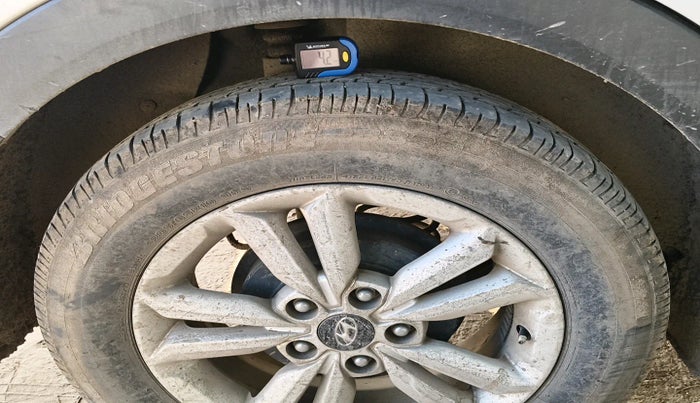 2017 Hyundai Creta SX PLUS 1.6 DIESEL, Diesel, Manual, 1,25,100 km, tyre