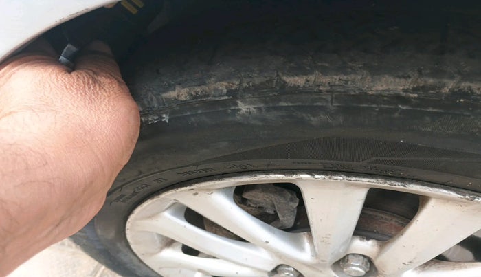 2011 Toyota Etios V, Petrol, Manual, 1,33,472 km, tyre