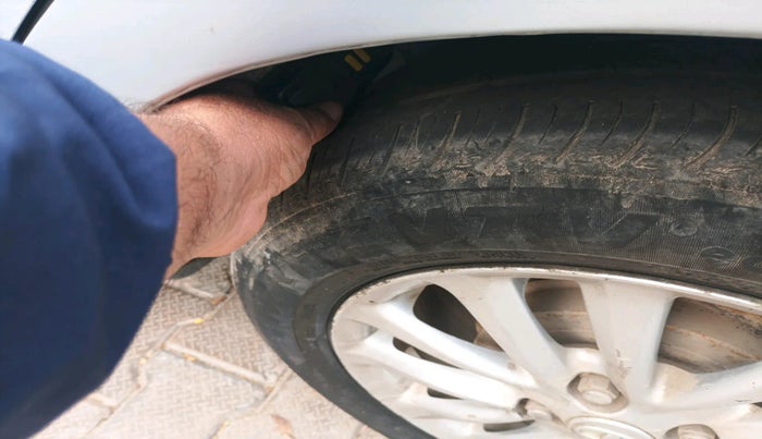 2011 Toyota Etios V, Petrol, Manual, 1,33,472 km, tyre