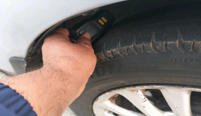 2011 Toyota Etios V, Petrol, Manual, 1,33,472 km, tyre