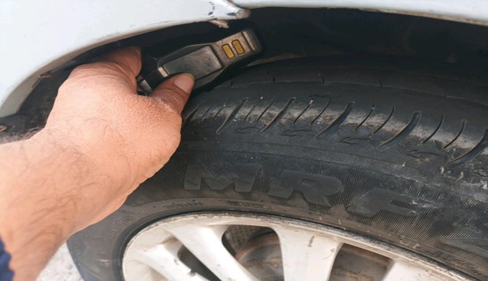 2011 Toyota Etios V, Petrol, Manual, 1,33,472 km, tyre