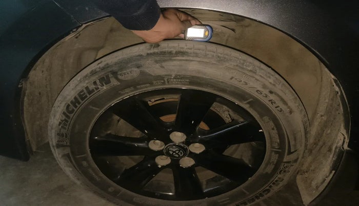 2014 Toyota Corolla Altis G AT PETROL, Petrol, Automatic, 84,246 km, tyre