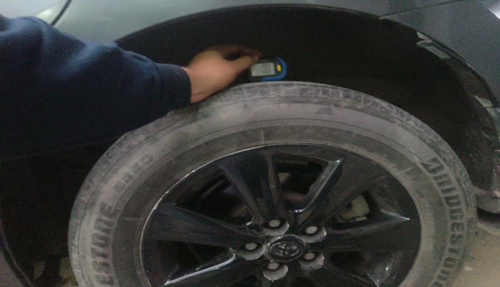 2014 Toyota Corolla Altis G AT PETROL, Petrol, Automatic, 84,246 km, tyre