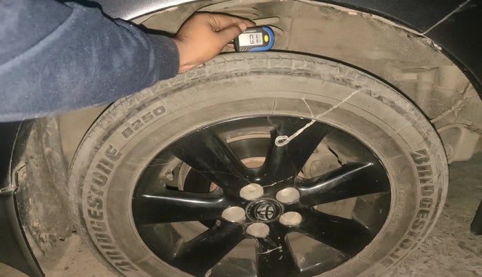 2014 Toyota Corolla Altis G AT PETROL, Petrol, Automatic, 84,246 km, tyre