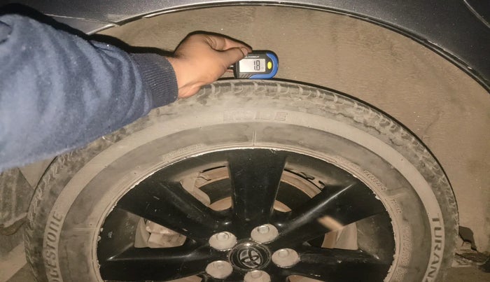 2014 Toyota Corolla Altis G AT PETROL, Petrol, Automatic, 84,246 km, tyre