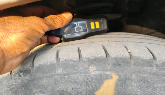 2023 Maruti XL6 ZETA CNG, Petrol, Manual, 26,154 km, tyre