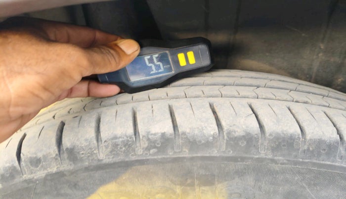 2023 Maruti XL6 ZETA CNG, Petrol, Manual, 26,154 km, tyre