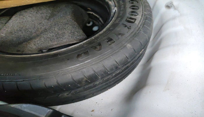 2022 Hyundai VENUE S+ 1.2, Petrol, Manual, 79,128 km, tyre