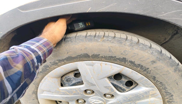 2022 Hyundai VENUE S+ 1.2, Petrol, Manual, 79,128 km, tyre