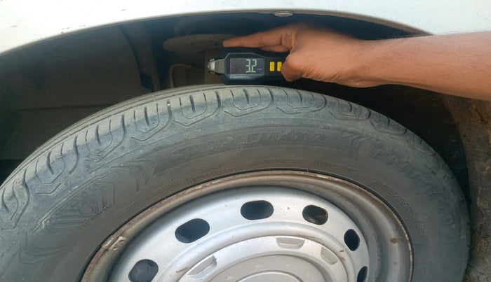 2017 Mahindra Kuv100 K2 D 6 STR, Diesel, Manual, 49,440 km, tyre