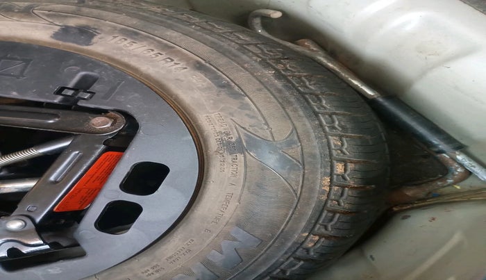 2017 Mahindra Kuv100 K2 D 6 STR, Diesel, Manual, 49,440 km, tyre